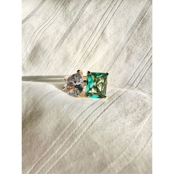 Dual stone bright green pear cut and sparkly cubic zirconia elongated radiant cu - Picture 2 of 6